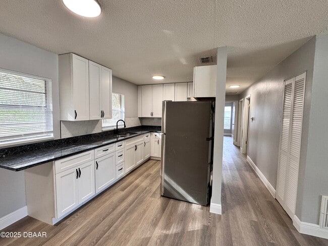 Building Photo - 704 Boston Ct