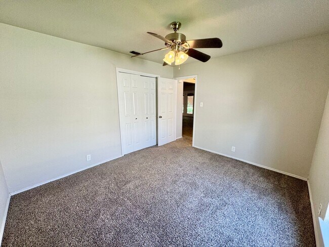 Building Photo - 4410 Lakebend W Dr