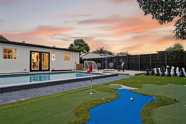 Building Photo - 6660 Custer St