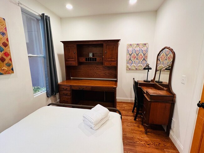 Building Photo - 3209 W Fairview Pl