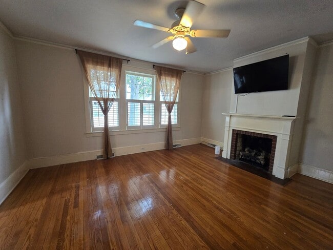 Building Photo - Beautiful Brick Home in Historic District of Edenton