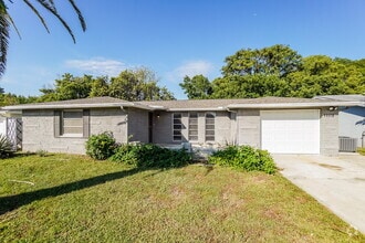 Building Photo - 11115 Areca Dr