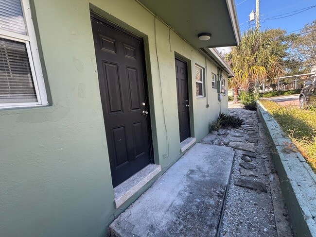 Building Photo - 812 10th St