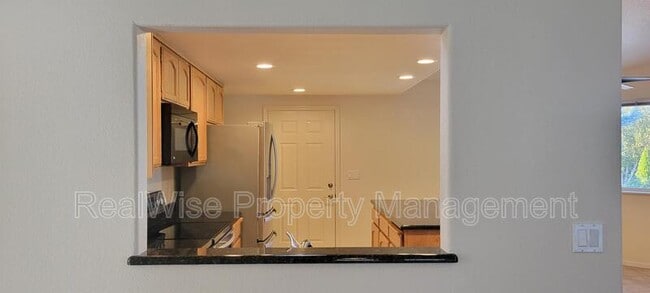 Building Photo - 1267 SW Ironwood Dr