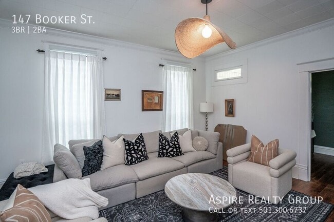 Building Photo - 147 S Booker St