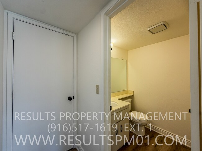 Building Photo - Cozy Roseville 3 Bed 2.5 Bath