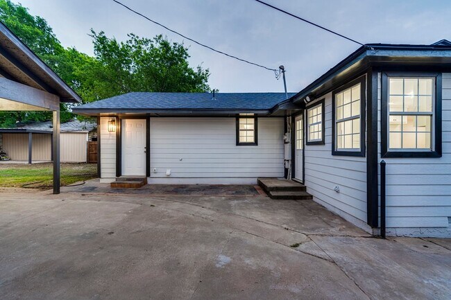 Building Photo - 4728 Houghton Ave