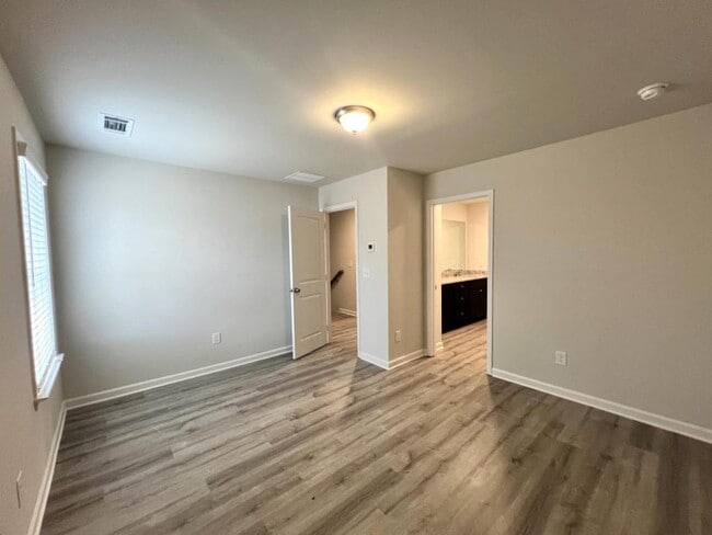 Building Photo - 145 Chase Xing