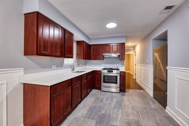 Building Photo - 7835 S Essex Ave