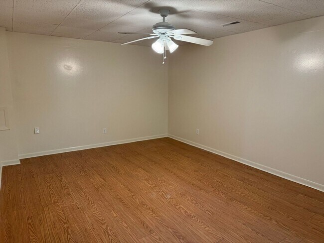 Building Photo - 3607 Lark Cir