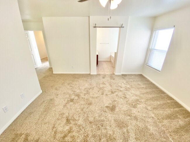 Building Photo - GORGEOUS 3 BEDROOM / 2 FULL BATH SINGLE FAMILY HOME , WITH 2 CAR GARAGE