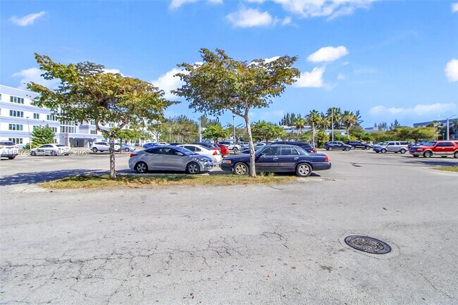 Building Photo - 14850 Naranja Lakes Blvd