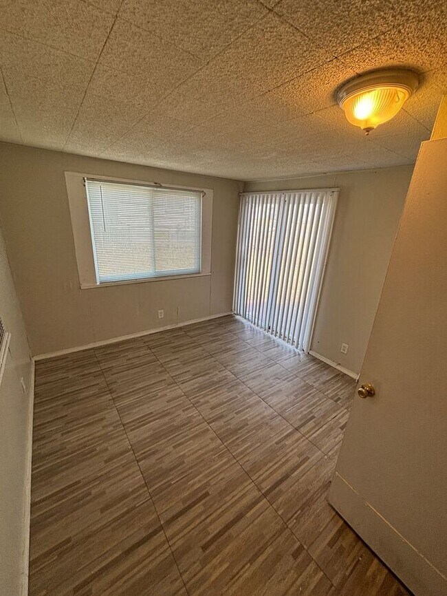 Building Photo - Charming 4-Bedroom Home in a Convenient Lo...