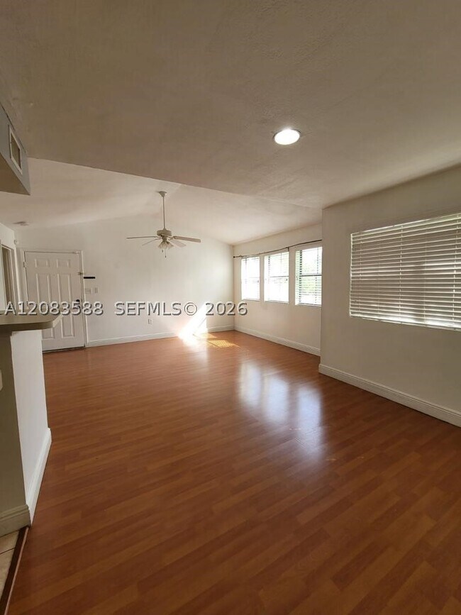 Building Photo - 10581 SW 155th Ct