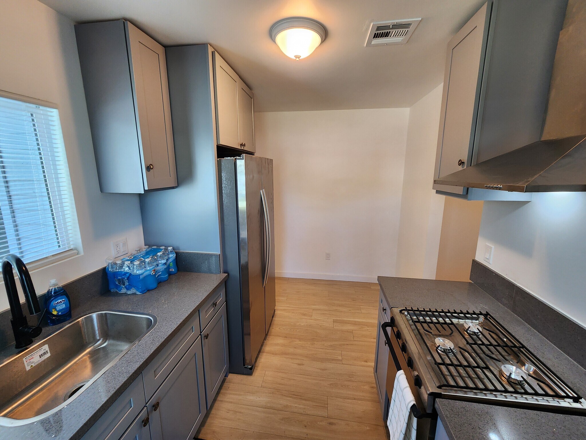 Building Photo - 9682 Sunland Blvd