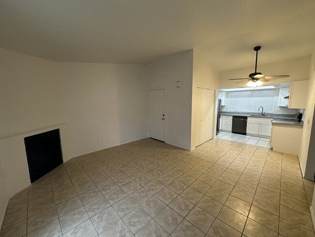 Building Photo - 1559 W Mercer Ln