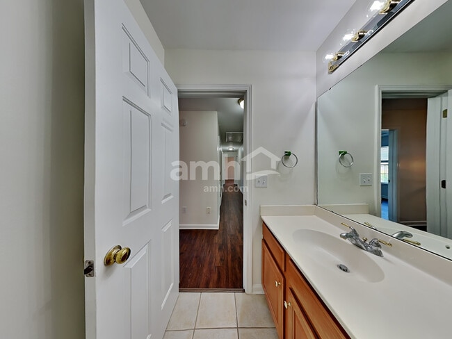 Building Photo - 341 Surrywood Dr