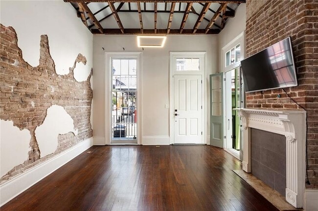 Building Photo - 1300 Chartres St