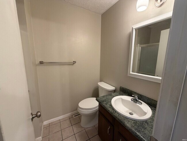 Building Photo - 800 Greenfield Rd