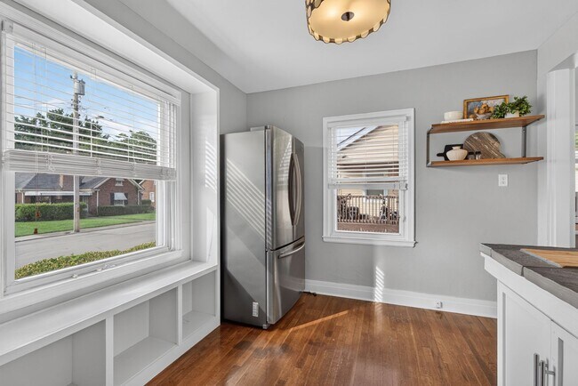 Building Photo - 721 Headley Ave