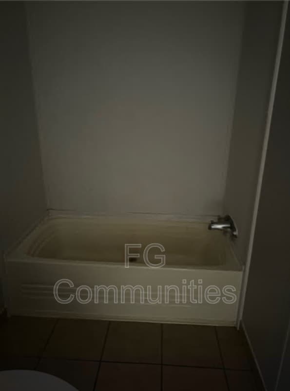 Building Photo - 147 Oak Knoll Dr