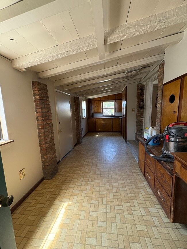 Building Photo - Charming Spanish Colonial house with huge ...