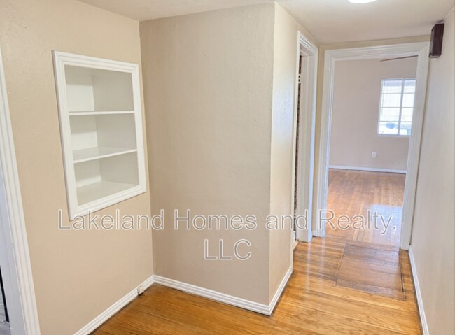 Building Photo - 3115 Buckingham Ave