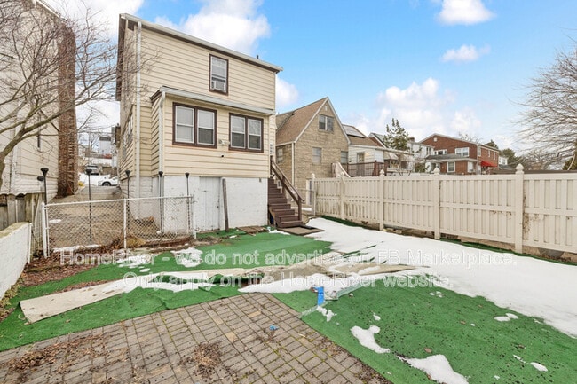 Building Photo - 11 Cedar St