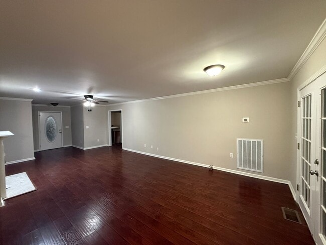 Building Photo - Beautifully Renovated Home in Trussville City Schools – Fireplace & 2-Car Garage