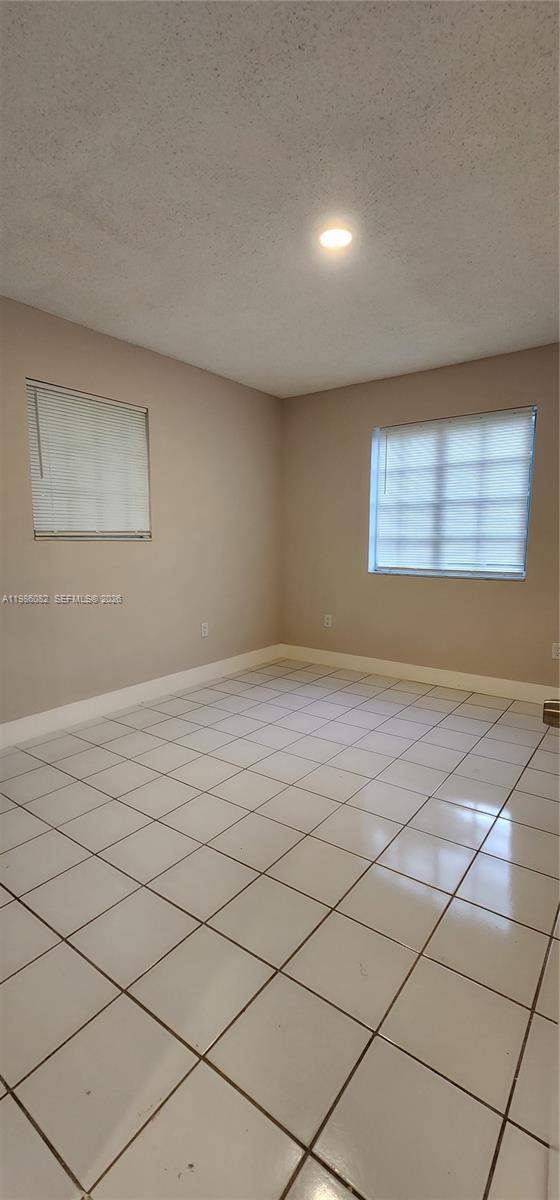 Building Photo - 800 SW 10th Ave