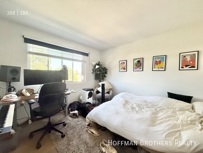 Building Photo - 1102 11th St