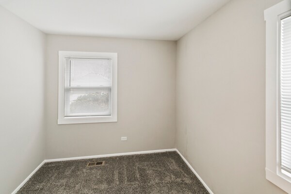 Building Photo - 22102 Hawthorne Way