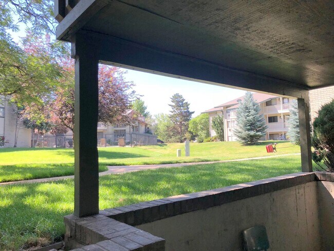 Building Photo - 2 bed 2 bath condo in a Central East Boulder location. Perfecting for Commuting!