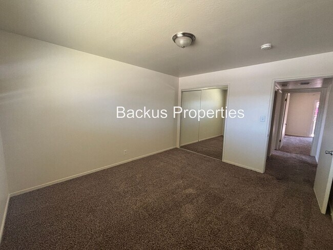Building Photo - 209 La Mesa Dr