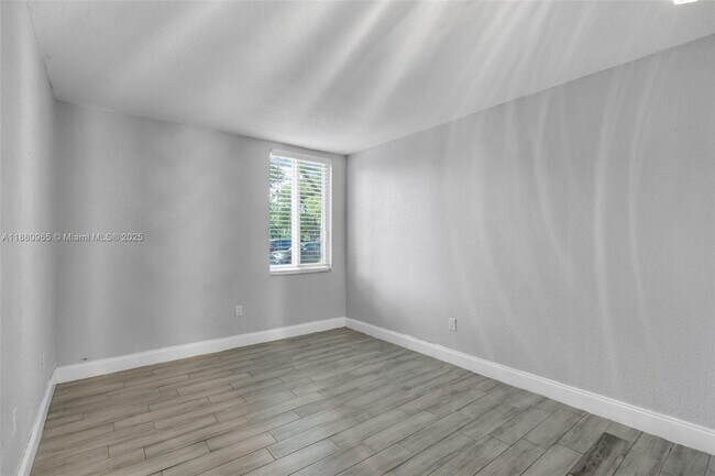 Building Photo - 1885 W 56th St