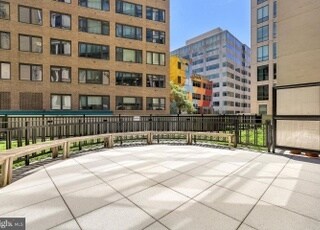 Building Photo - 1133 14th St NW