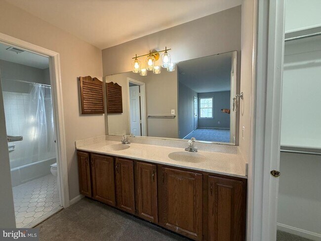 Building Photo - 8659 Bannerwood Dr