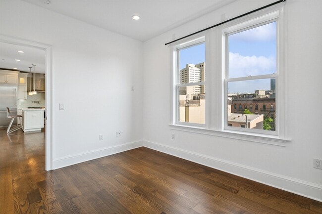 Building Photo - 231 1st St