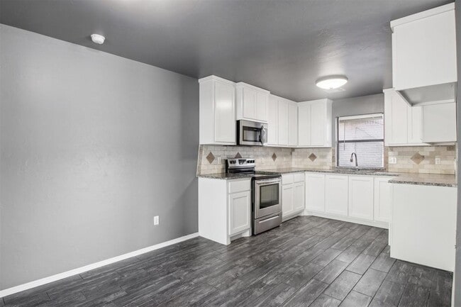 Building Photo - 2817 Green Canyon Dr