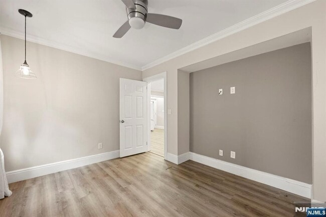 Building Photo - 197 Maple Ave