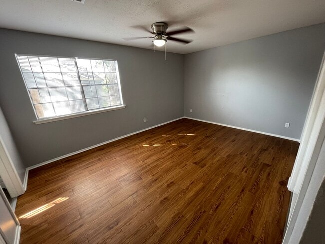 Building Photo - SUBLEASE AVAILABLE FOR IMMEDIATE MOVE IN - 2 Bedroom 2 Bathroom Condo