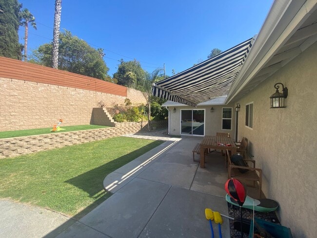 Building Photo - Beautiful 5 Bed, 2 Bath with Large Yard in Mount Helix!!
