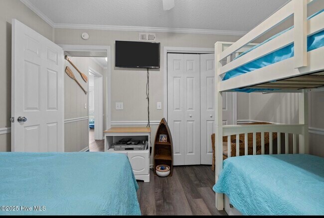 Building Photo - 301 Commerce Way