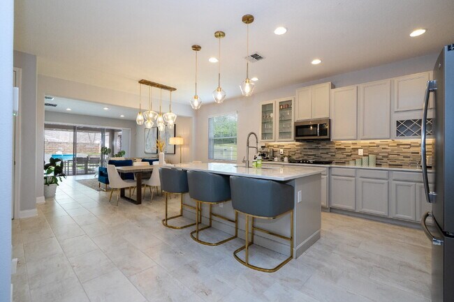 Building Photo - "Spacious 4-Bedroom Retreat with 3 Full Baths in Winter Garden's Serene Sanctuary"