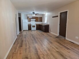 Building Photo - 610 N Orchard Ave