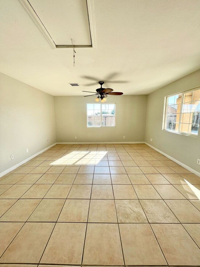 Building Photo - 2 Weeks Free Move-In Promo! Charming 4-Bed...