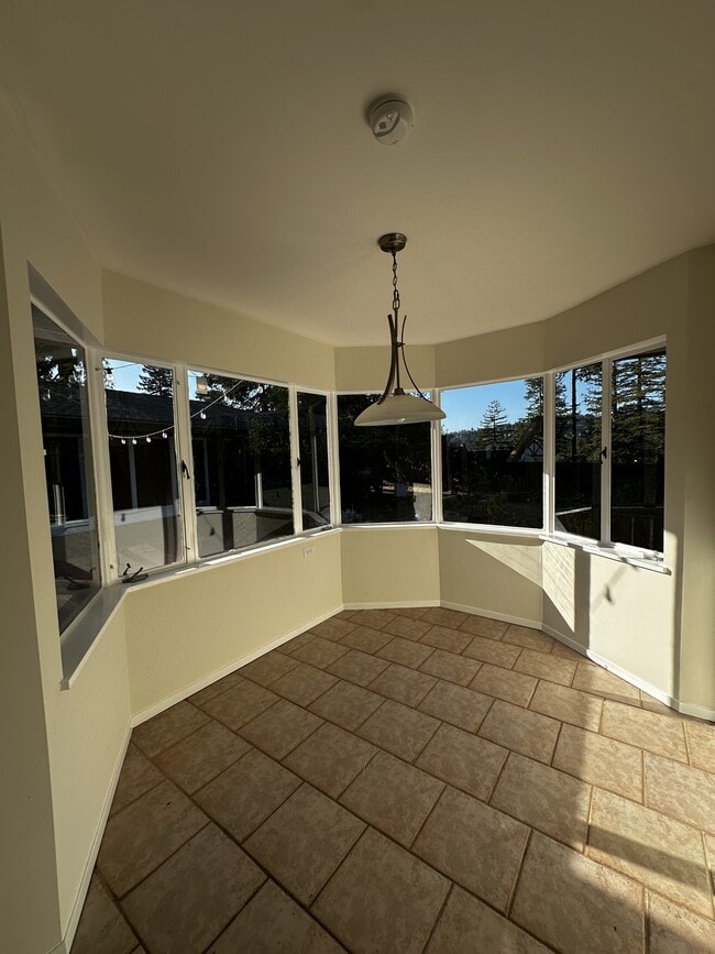 Building Photo - 2036 Braemar Rd