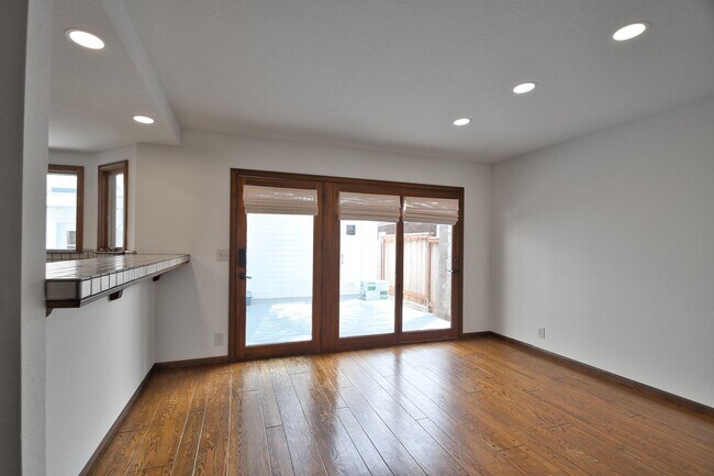 Building Photo - 472 36th St