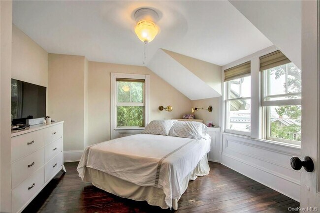 Building Photo - 67 River Rd