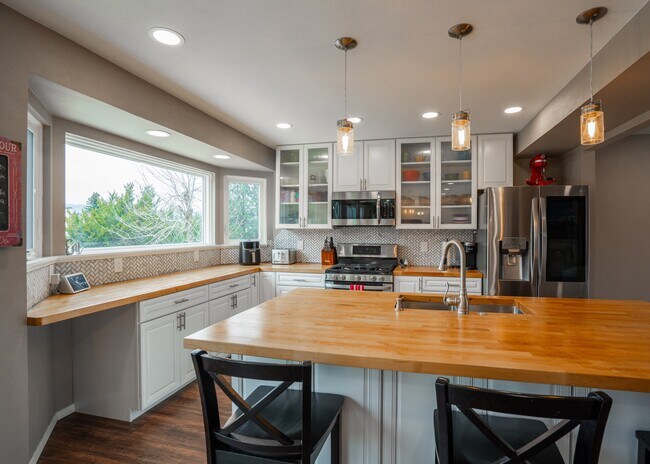 Building Photo - 850 Wuthering Heights Dr